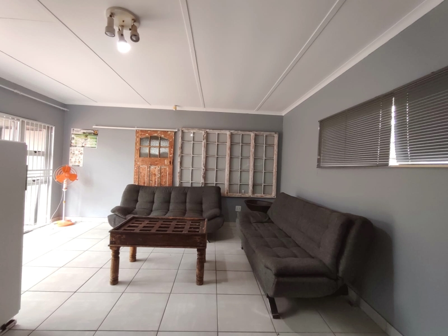 6 Bedroom Property for Sale in Flamwood North West